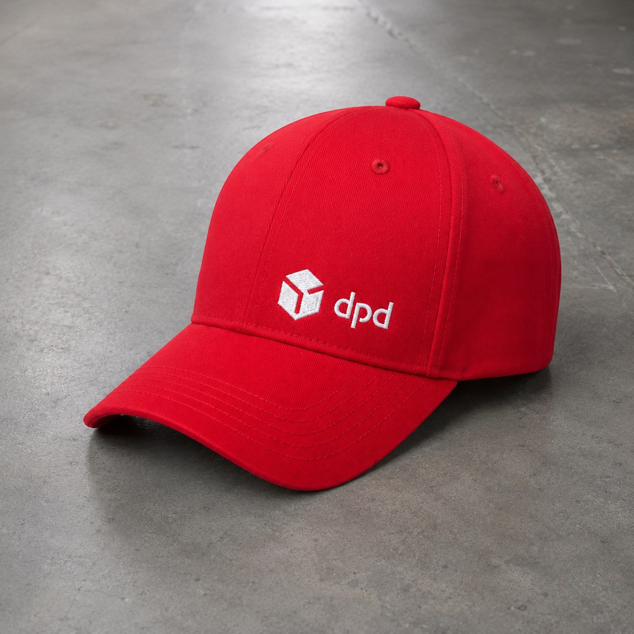 Красная бейсболка DPD